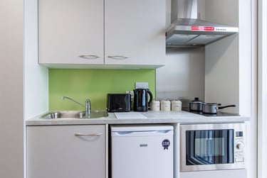 1 bed studio, Raleigh Street, City Centre, Plymouth, PL11ET - Image 2